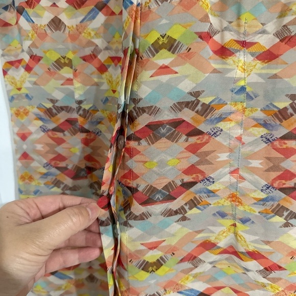 CAbi Multi-Color Abstract Pattern Sleeveless Tunic Blouse - Picture 4 of 7